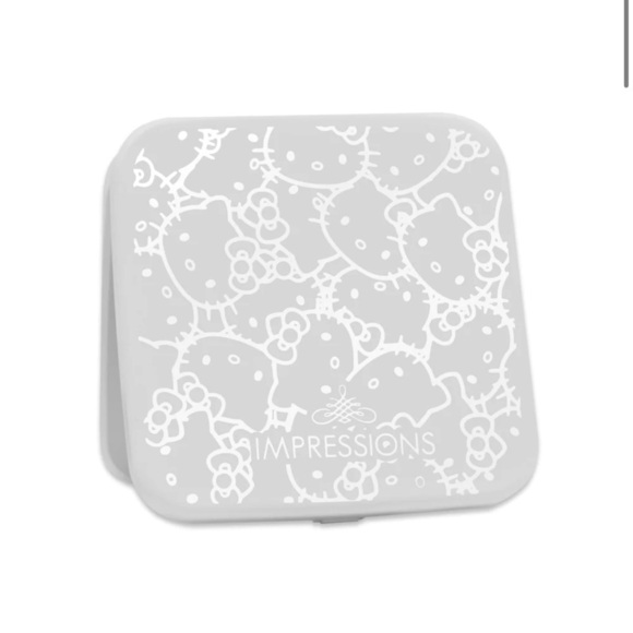 NEW Impressions x Hello Kitty® Supercute Compact Mirror with Magnification - Picture 1 of 7